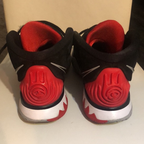 Nike Kyrie M, size 9 men - Picture 3 of 8